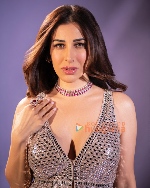 sophie choudry 191225 6