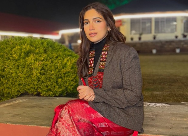 भूमि पेडनेकर ने असम रेजिमेंटल सेंटर का दौरा किया; भावभीनी श्रद्धांजलि में माँ के एनसीसी पदक पहने