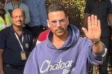 Khiladi Bhaiya’s coolest airport look! Akshay Kumar