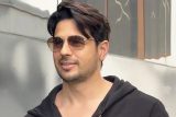 Kukkad kamal da! Sidharth Malhotra