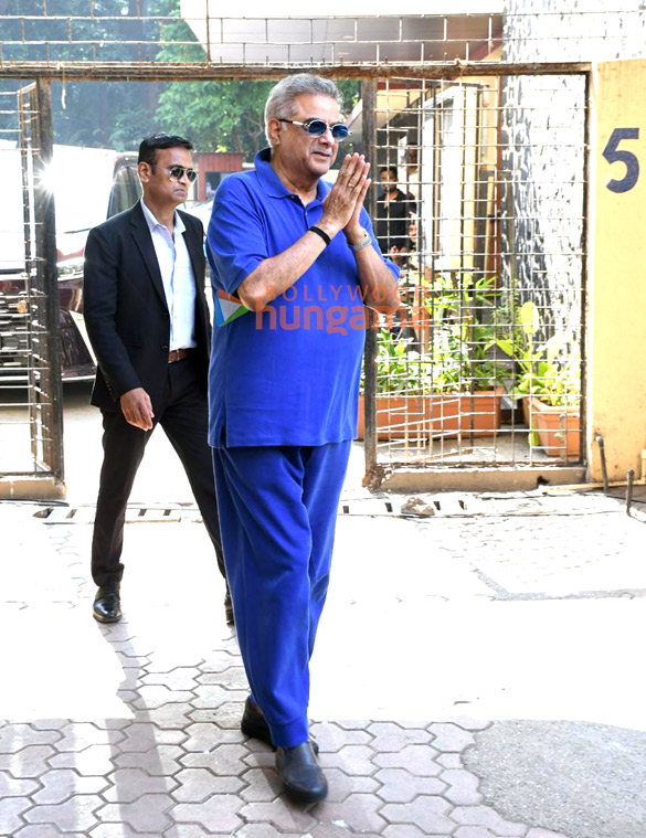 photos aamir khan john abraham suniel shetty junaid khan and others snapped outside voting booth in bandra 5