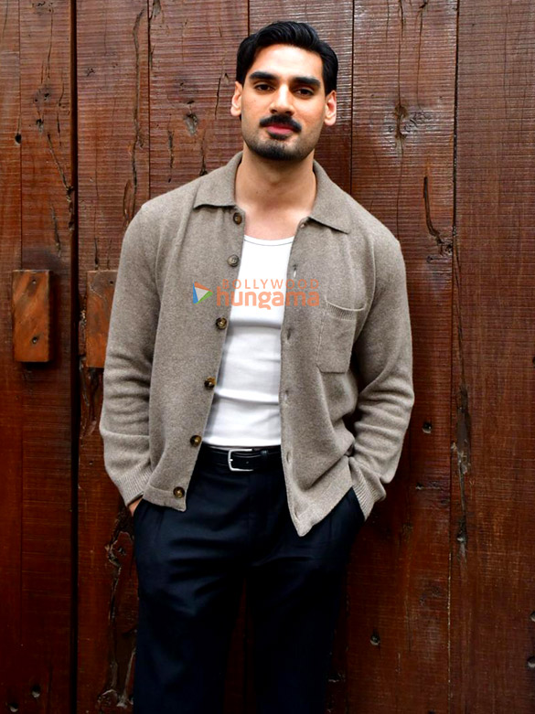 photos ahan shetty and suniel shetty snapped in juhu 4