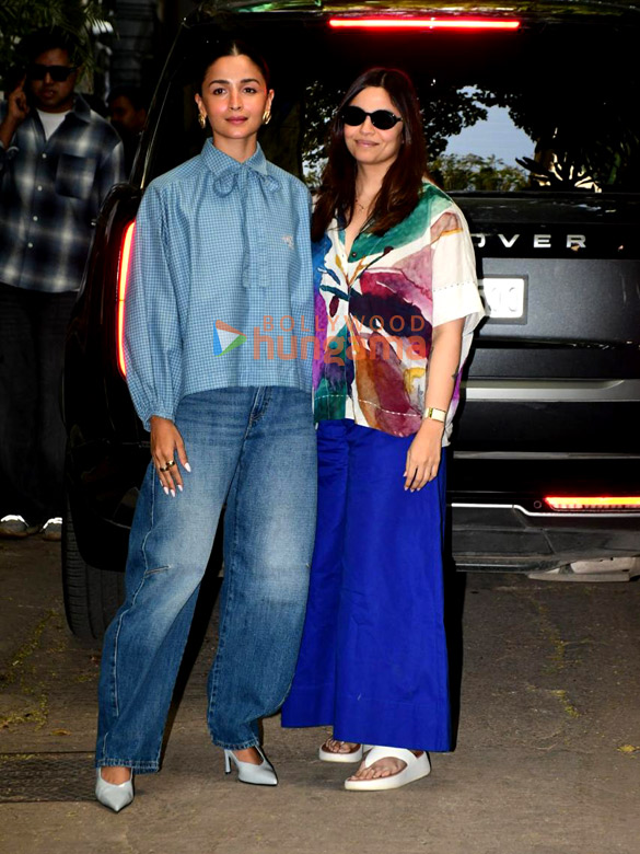 photos alia bhatt and shaheen bhatt snapped outside krome studio in bandra 2