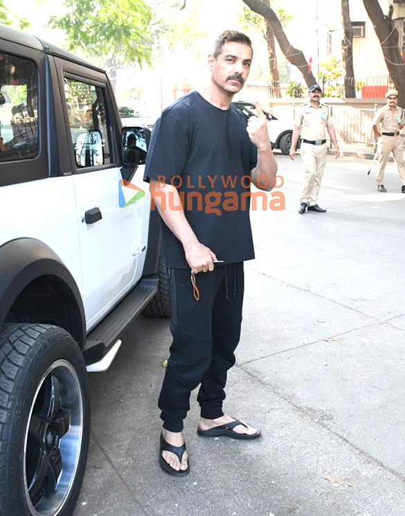 photos john abraham suniel shetty junaid khan punit malhotra and others snapped outside voting booth in bandra 4