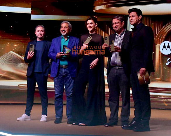 Photos: Kriti Sanon attends the launch the new edition of Motorola signature in Mumbai Photos: Kriti Sanon attends the launch the new edition of Motorola signature in Mumbai