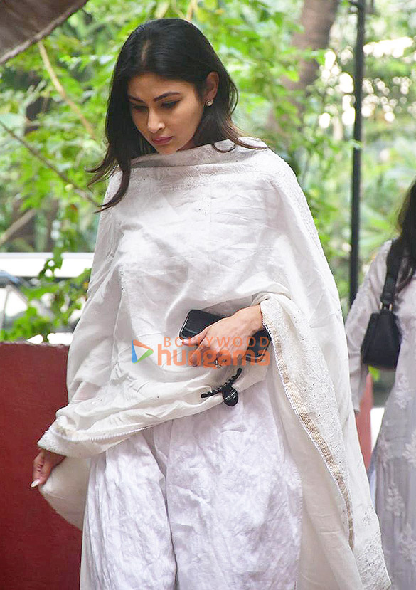 Photos: Mouni Roy, Ankita Lokhande and others snapped at Arjun Bijlani’s father Sudarshan Bijlani’s prayer meet