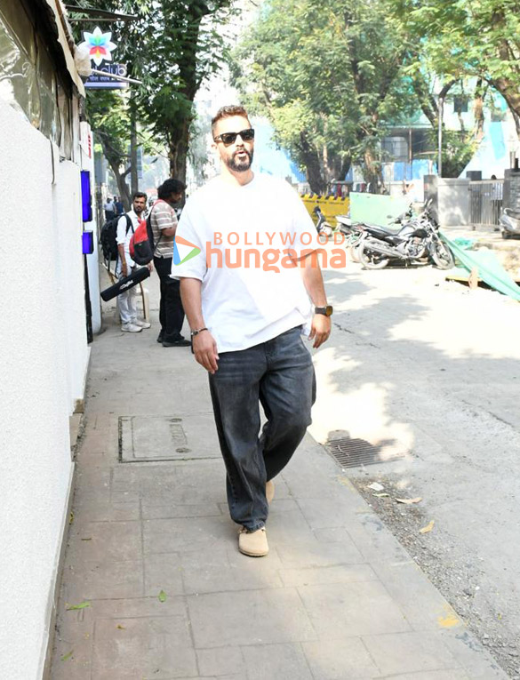 photos neha dhupia and angad bedi snapped at a restaurant in bandra 2