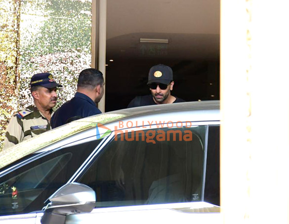 photos ranbir kapoor and virat kohli snapped at kalina airport 3