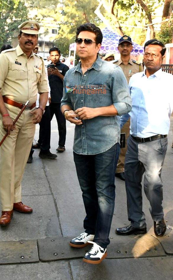 photos sachin tendulkar snapped outside voting booth in bandra 3