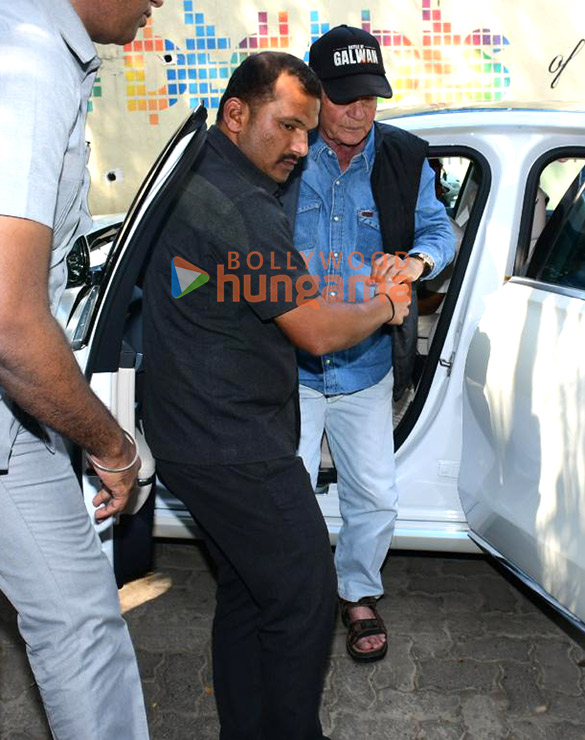 Photos: Salim Khan, Helen and others snapped at Olive Bar and Restaurant in Khar Photos: Salim Khan, Helen and others snapped at Olive Bar and Restaurant in Khar
