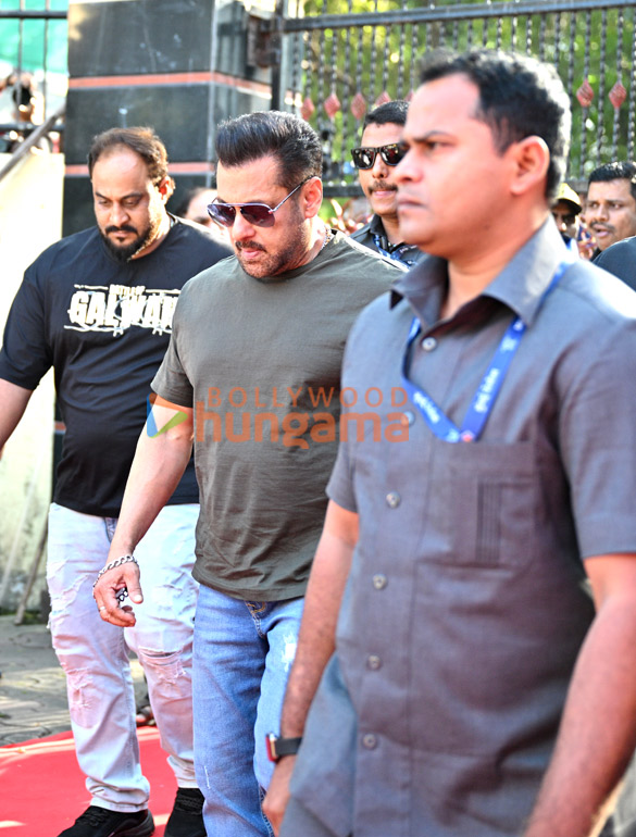 photos salman khan ranbir kapoor aamir khan janhvi kapoor john abraham suniel shetty junaid khan and others snapped outside voting booth in bandra 1