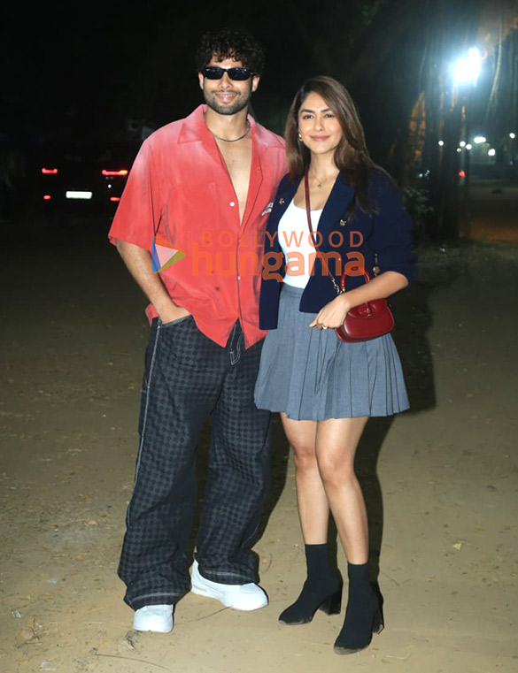 Photos: Siddhant Chaturvedi and Mrunal Thakur snapped at Lollapalooza Concert in Town Photos: Siddhant Chaturvedi and Mrunal Thakur snapped at Lollapalooza Concert in Town