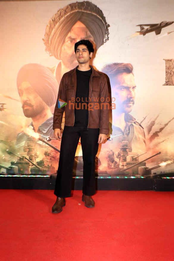 photos sunny deol varun dhawan suniel shetty sonam bajwa and others grace the premiere of border 2 10288 22