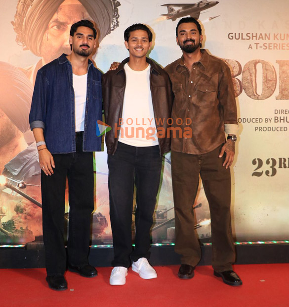 photos sunny deol varun dhawan suniel shetty sonam bajwa and others grace the premiere of border 2 255 3