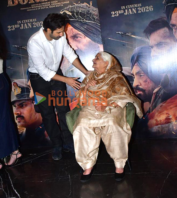 photos varun dhawan and others snapped with the hoshiyar singh family 5