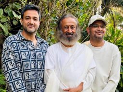 EXCLUSIVE: Siddharth Anand shares a special moment with Gurudev Sri Sri Ravi Shankar; says “White is the story of the GLORY of India”