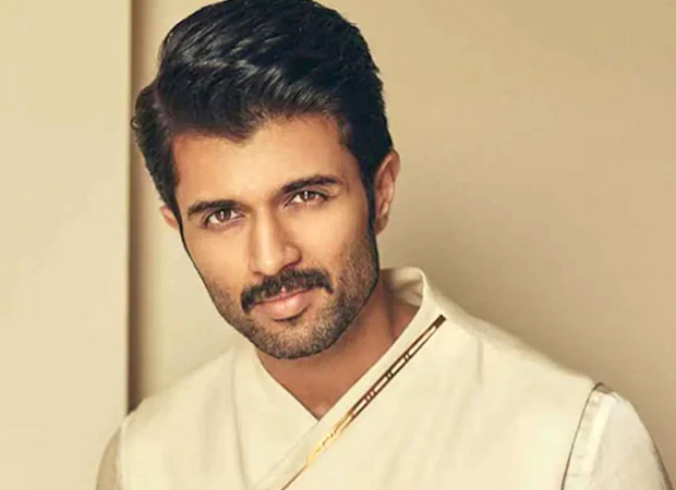 VD14: विजय देवरकोंडा अभिनीत फिल्म के निर्माताओं ने रहस्यमय नए पोस्टर के साथ गणतंत्र दिवस पर शीर्षक का खुलासा किया