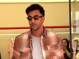 All eyes & cameras on him! Ranbir Kapoor