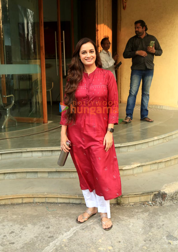 dia mirza snapped in bandra2