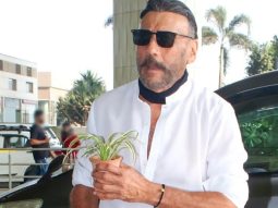 While stars usually fight for front rows, Jackie Shroff quietly sits at the back at the RSS 100-year celebration event, and makes a powerful statement
