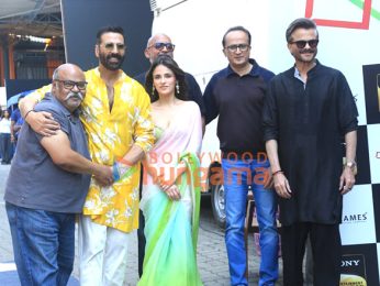 Photos: Akshay Kumar, Anil Kapoor, Radhikka Madan, Saurabh Shukla and others snapped on the sets of Wheel Of Fortune