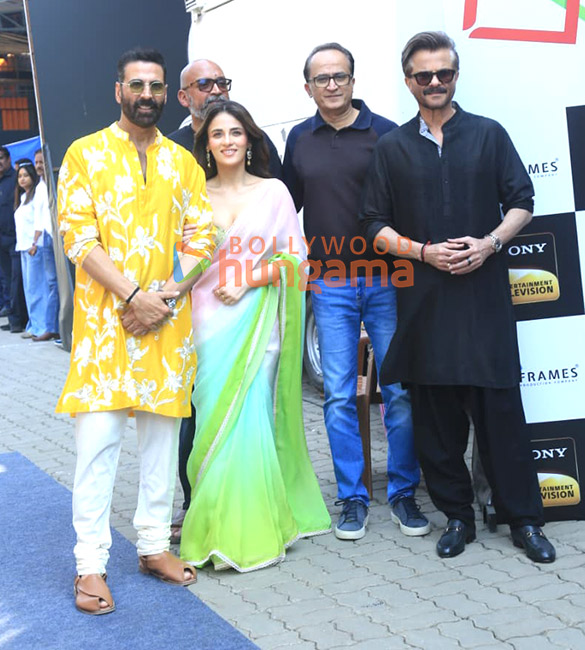 photos akshay kumar anil kapoor radhika madan and saurabh shukla snapped on the sets of wheel of fortune 4