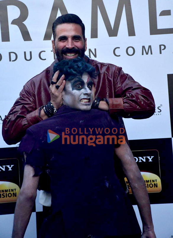 photos akshay kumar wamiqa gabbi rajpal yadav and ektaa r kapoor snapped promoting bhooth bangla on the sets of wheel of fortune 9