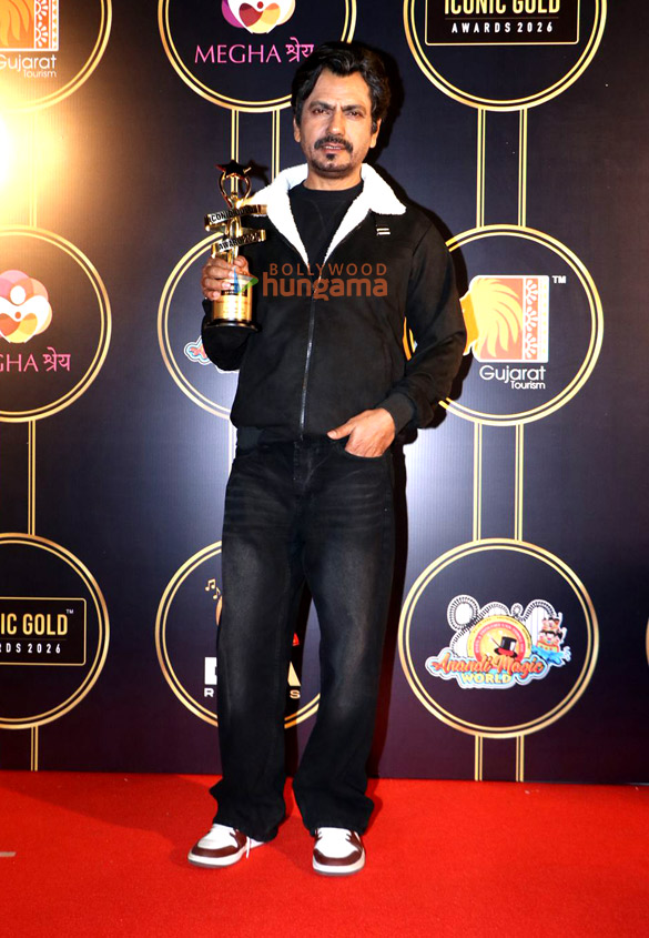 photos alaya f rakul preet singh ishaan khatter sahher bambba manoj bajpayee mona singh and others grace the iconic gold awards 2026 2