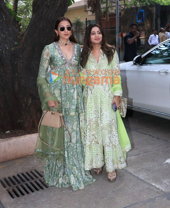 photos kareena kapoor khan arjun kapoor khushi kapoor and others grace sonam kapoor ahujas baby shower ceremony 7