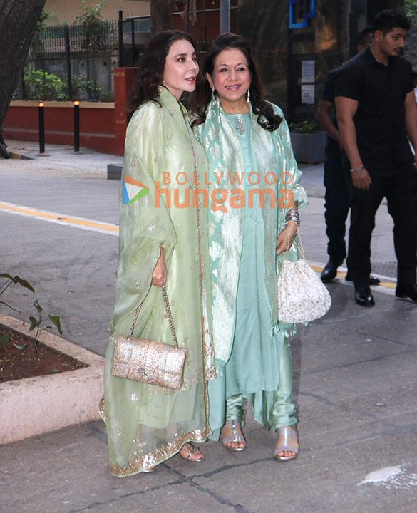 photos kareena kapoor khan arjun kapoor khushi kapoor and others grace sonam kapoor ahujas baby shower ceremony 9