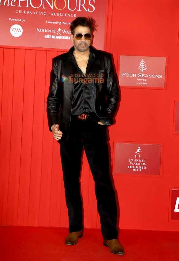 photos kareena kapoor vicky kaushal karan johar and others grace the honours excellence awards 2026 12