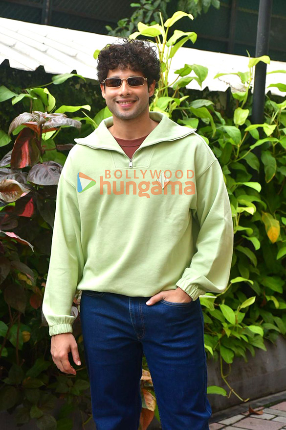 photos mrunal thakur and siddhant chaturvedi snapped promoting do deewane seher mein 2 3