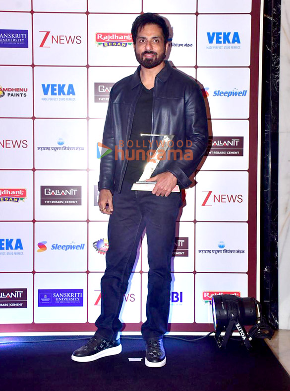 photos rakul preet singh kareena kapoor khan and others grace the red carpet of zee samvaad real hero awards 2026 1