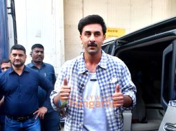Photos: Ranbir Kapoor snapped in Juhu