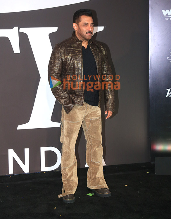photos salman khan akshay kumar twinkle khanna nimrat kaur and others grace the launch of variety magazine 32