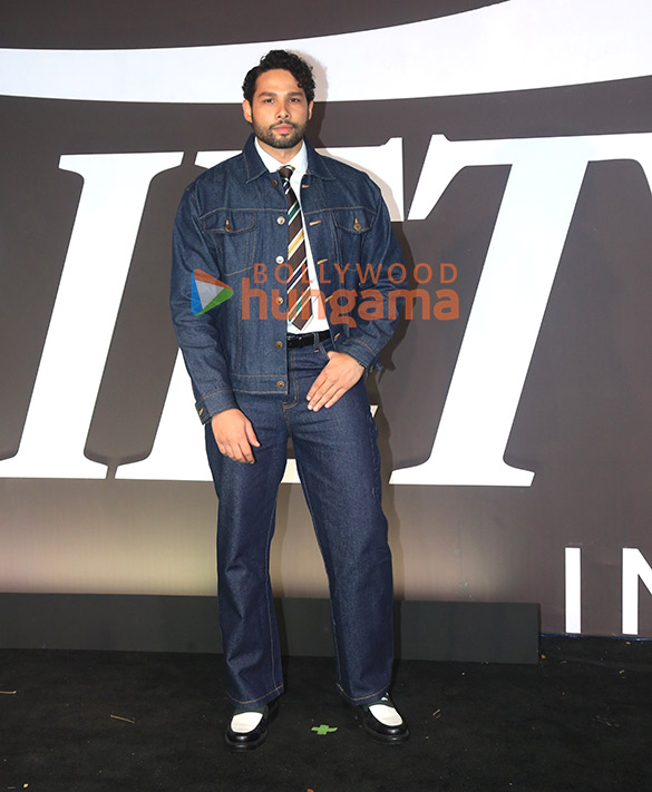 photos salman khan akshay kumar twinkle khanna nimrat kaur and others grace the launch of variety magazine 55