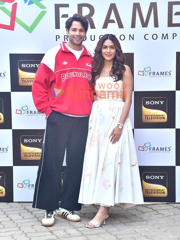photos siddhant chaturvedi and mrunal thakur snapped promoting do deewane seher mein 1