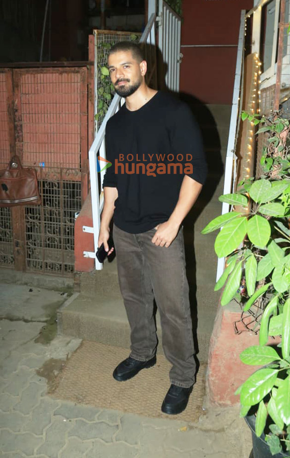 photos sooraj pancholi disha patani and sonam bajwa snapped in bandra 5
