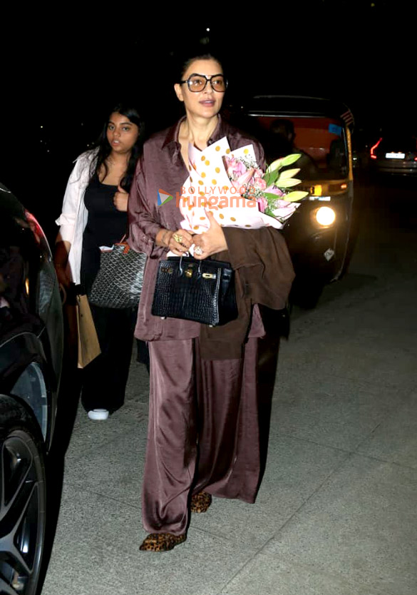 photos sushmita sen snapped with her daughter in bandra 3