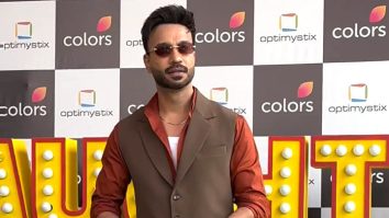 Vicky Jain looks decked up! Pose for media