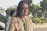 Glimpse of Hema Malini from the airport
