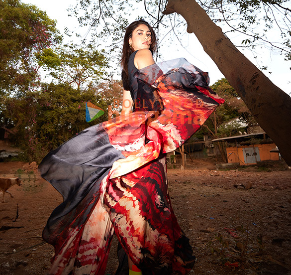 mrunal thakur 4 112