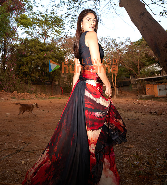 mrunal thakur 5 74