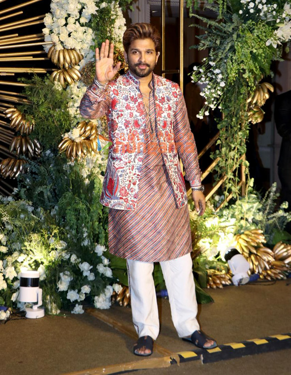 Photos: Allu Arjun, Mrunal Thakur, Sreeleela, Kriti Sanon and others attend Vijay Deverakonda & Rashmika Mandanna’s wedding reception Photos: Allu Arjun, Mrunal Thakur, Sreeleela, Kriti Sanon and others attend Vijay Deverakonda & Rashmika Mandanna’s wedding reception