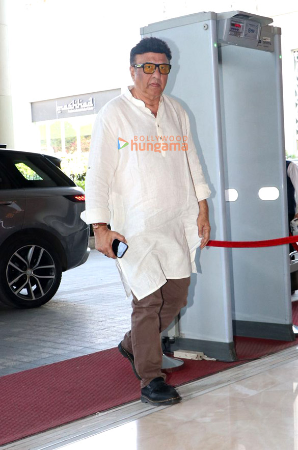 photos celebs attend manish malhotras mothers prayer meet 11