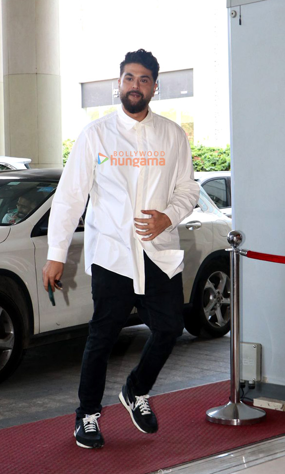 photos celebs attend manish malhotras mothers prayer meet 15