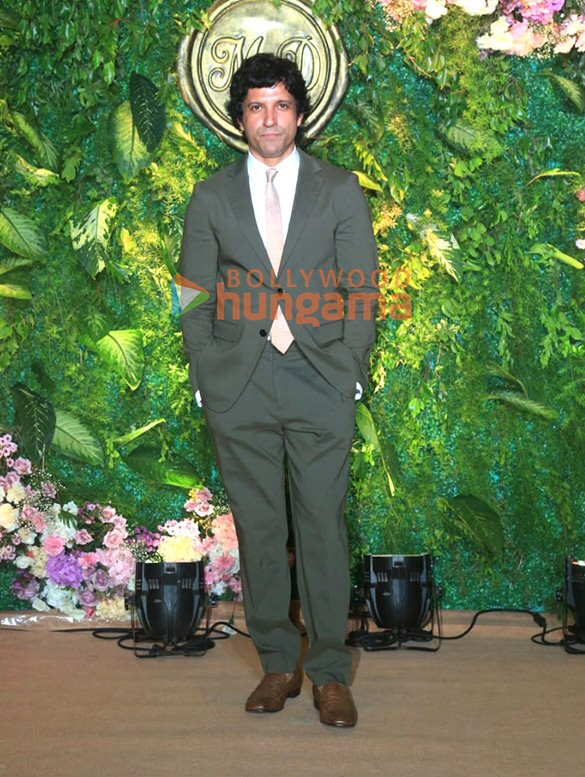 तस्वीरें: कोमल नाहटा के बेटे मोहक नाहटा की शादी के रिसेप्शन में फरहान अख्तर, नेहा धूपिया, करण जौहर और अन्य