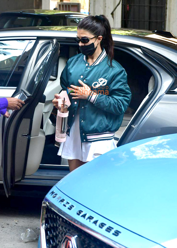 Photos: Jacqueline Fernandez snapped in Juhu
