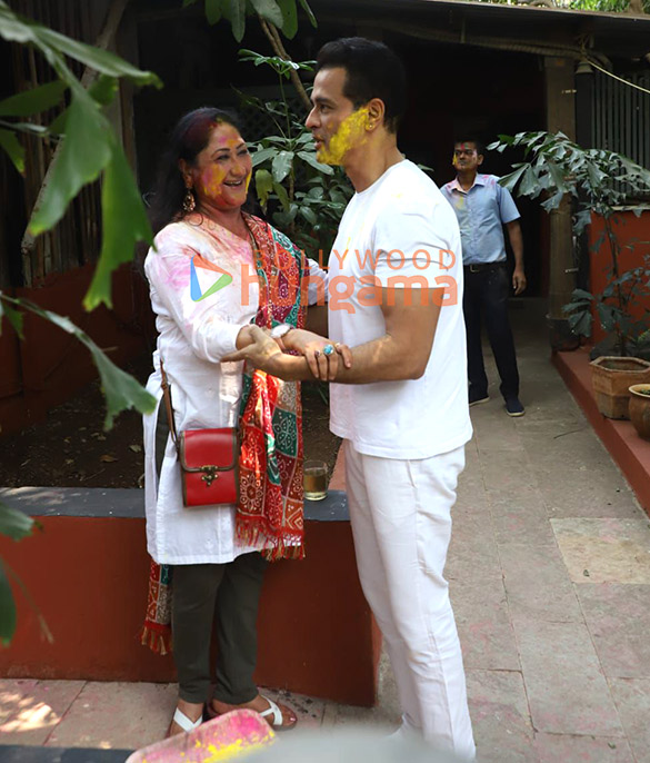 photos javed akhtar shabana azmi and others snapped celebrating holi 9