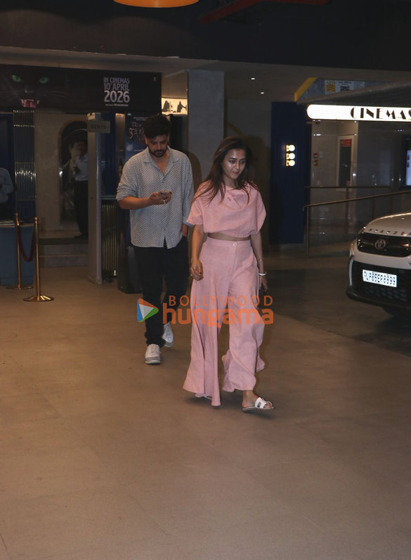 photos karan kundrra and tejasswi prakash snapped at pvr juhu 3